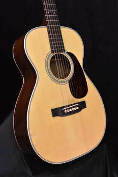 used martin custom shop 0-28 14 fret adi top- 2009 build. excellent condition acoustic guitar