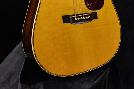 martin d-28 "authentic" custom shop expert " 1937 dreadnought guitar with stage 1 aging ce-03