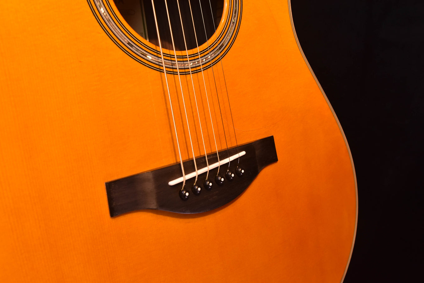 Yamaha LL-TA Natural Top "Trans-Acoustic"Acoustic Electric Guiar