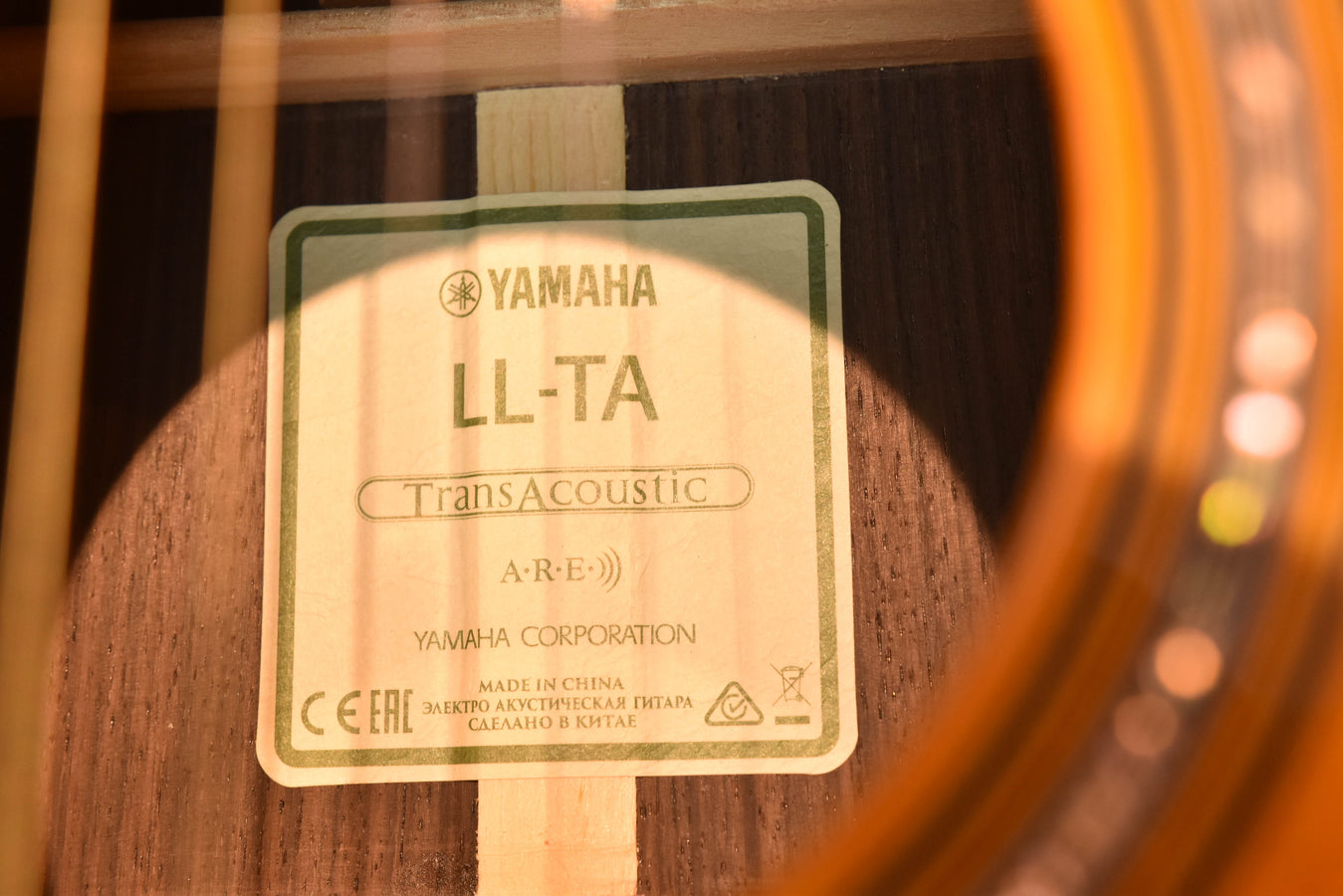 Yamaha LL-TA Natural Top "Trans-Acoustic"Acoustic Electric Guiar