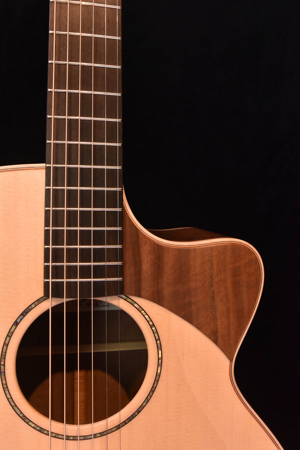 Lowden Thomas Leeb Signature AAAA Bastogne Walnut/ Sitka Spruce