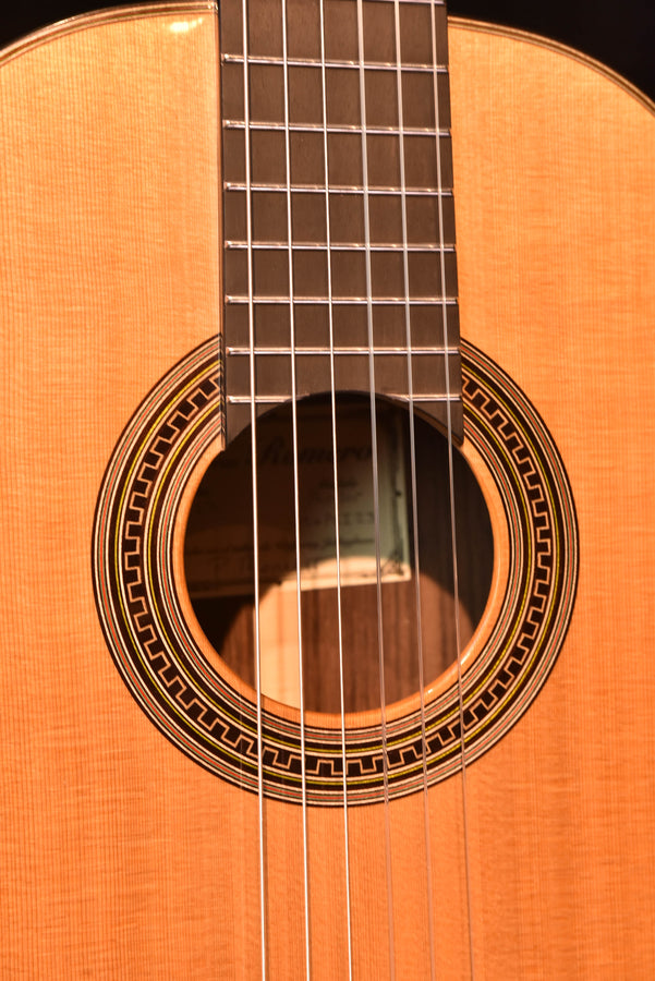 Guitarras Romero Parlor Classical Guitar Cedar Top