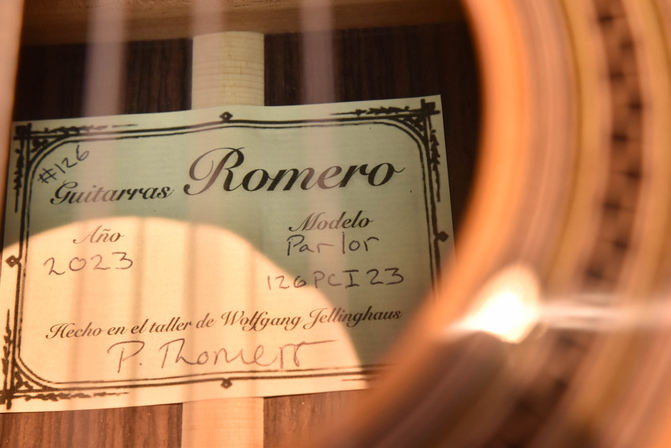 Guitarras Romero Parlor Classical Guitar Cedar Top