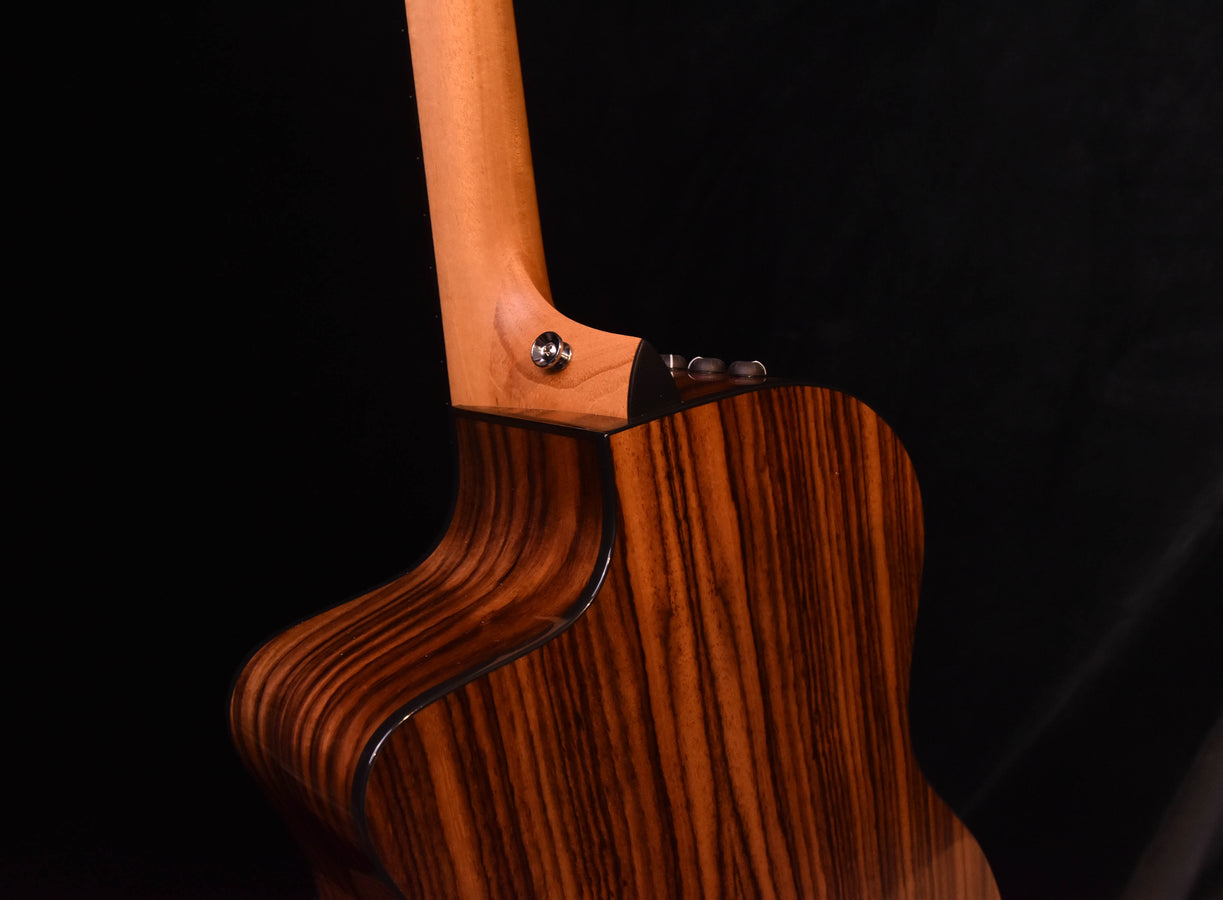 Taylor 214CE Plus cutaway guitar w/ Aero Case!!