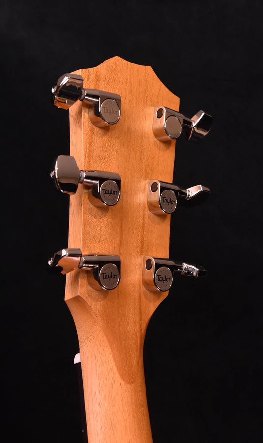 Taylor 214CE Plus cutaway guitar w/ Aero Case!!