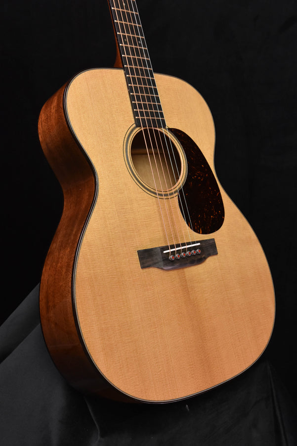 Martin 000-18 Modern Deluxe Acoustic Guitar