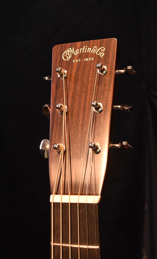 Martin Custom Shop Expert D28 Authentic 1937 Dreadnought Guitar Model CE-01