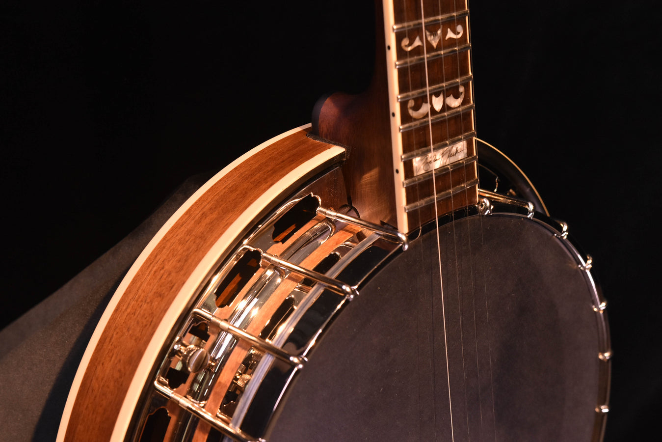 Banjo rim and flange close-up with chrome bracket hardware near the bridge