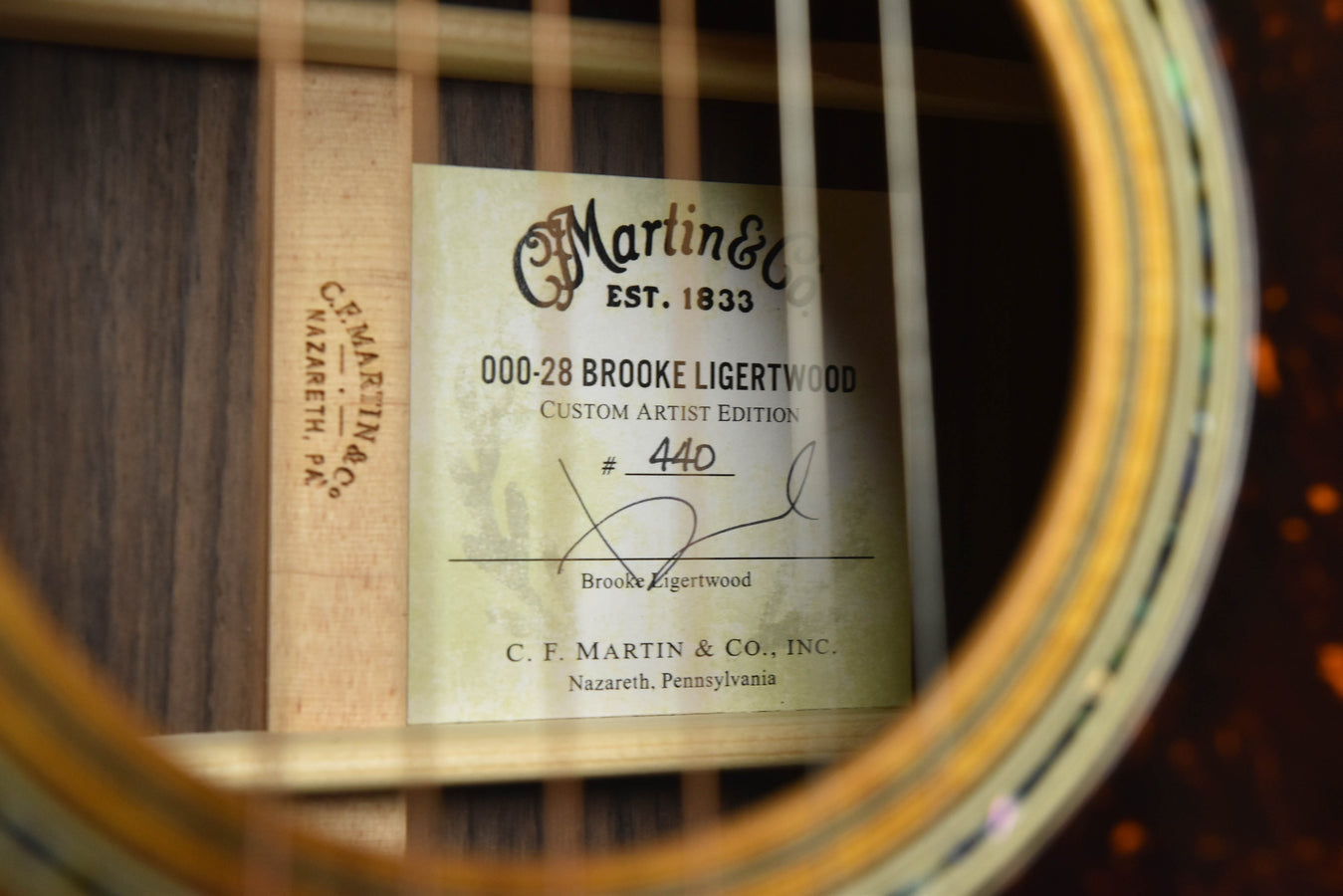 Martin 000-28 Brooke Ligertwood Signature 000-14 Fret Acoustic Guitar