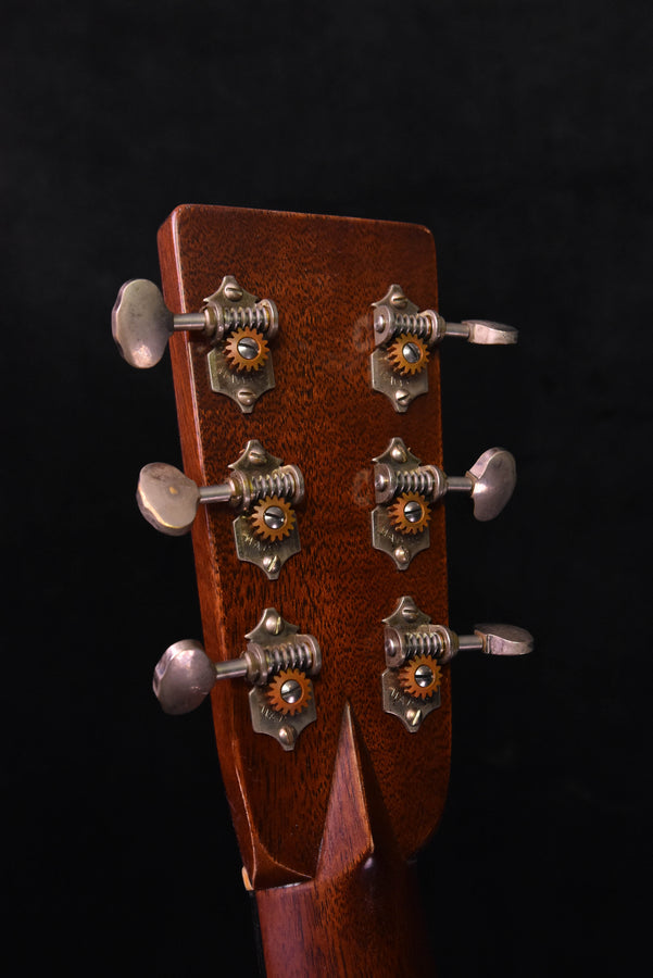 Martin Custom Shop Expert D-28 Authentic Dreadnought Acoustic Guitar with Stage 1 Aging Ambertone (CE-04)