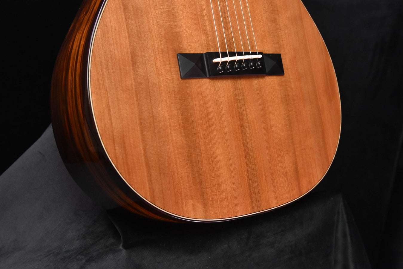 Bedell Fireside Parlor Buckskin Acoustic Guitar