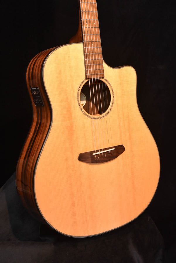 Used Breedlove Pursuit Ebony Cutaway Dreadnought Sitka Spruce Top