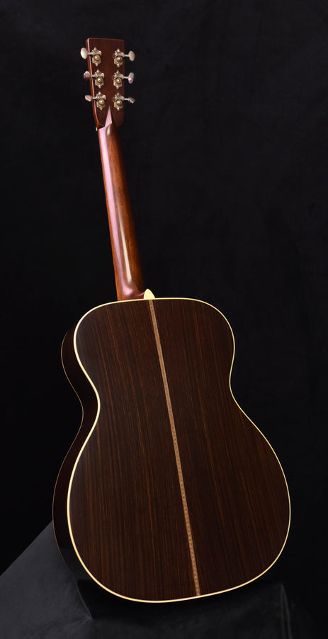 Korpusrückseite der Akustikgitarre Ambertone mit Mittelnaht und vergoldetem Binding