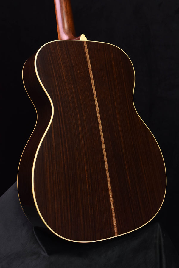 Akustikgitarre-Rückseite Ambertone mit Längsnaht und hellem Binding