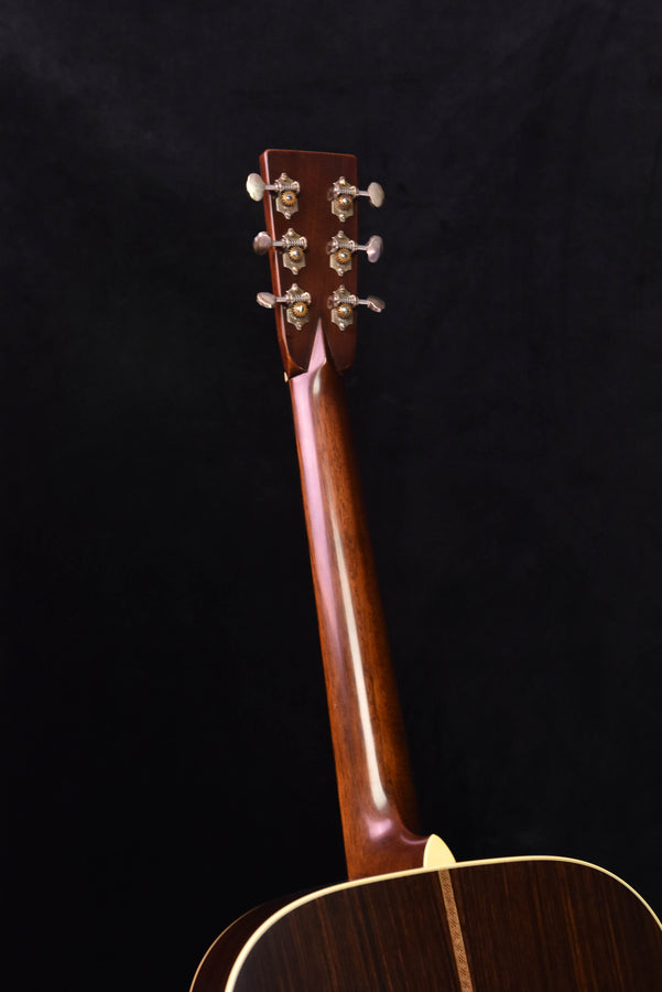 Neck and headstock with tuning pegs, warm Ambertone wood finish