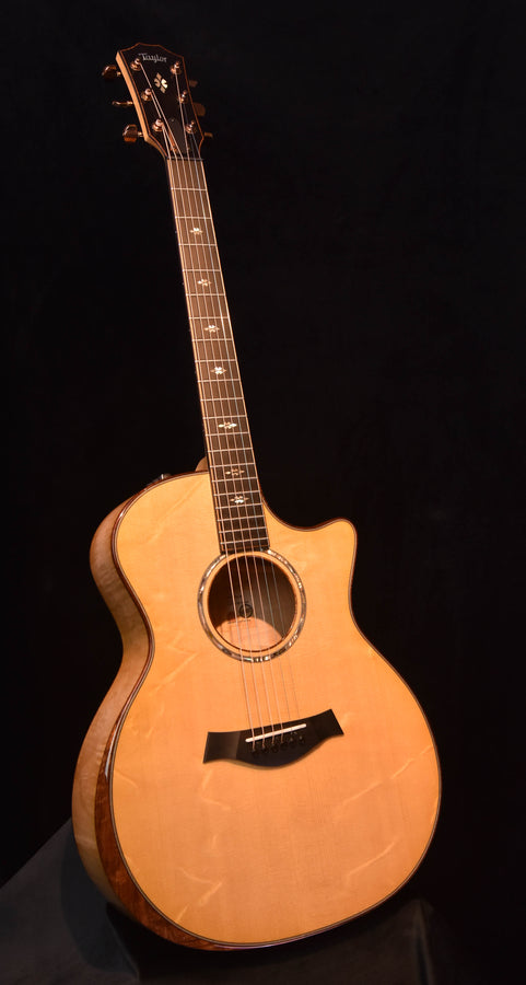 Taylor Custom Grand Auditorium Big leaf Maple/ Bearclaw Sitka Spruce