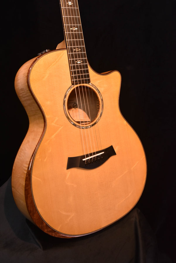 Taylor Custom Grand Auditorium Big leaf Maple/ Bearclaw Sitka Spruce