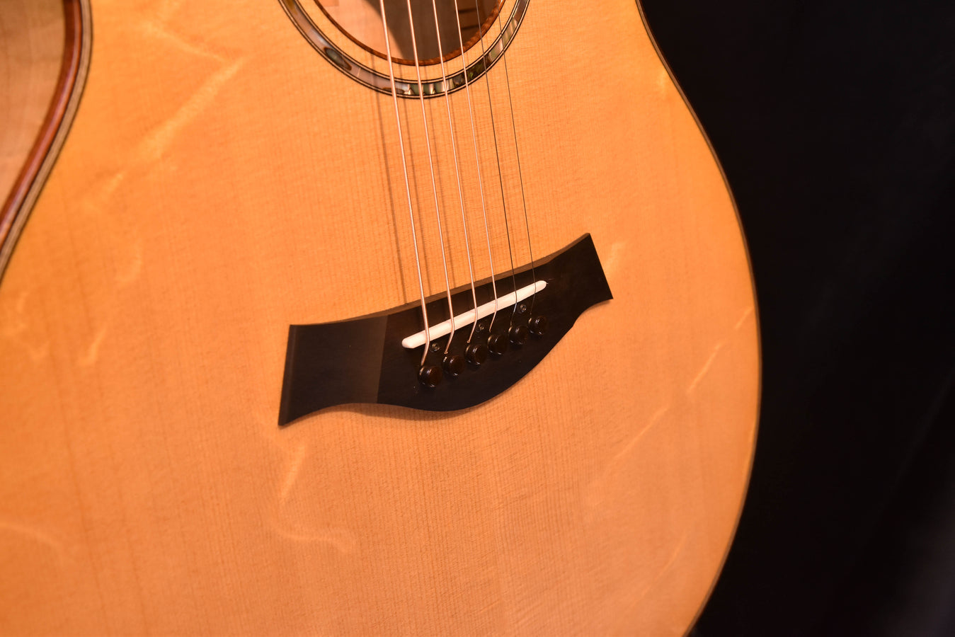 Taylor Custom Grand Auditorium Big leaf Maple/ Bearclaw Sitka Spruce