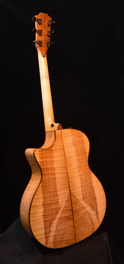 Taylor Custom Grand Auditorium Big leaf Maple/ Bearclaw Sitka Spruce
