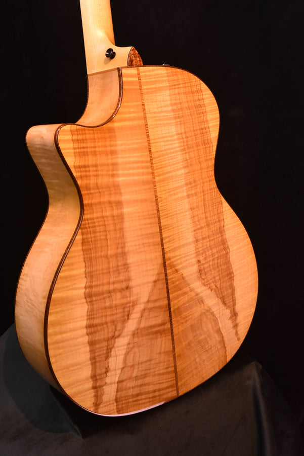 Taylor Custom Grand Auditorium Big leaf Maple/ Bearclaw Sitka Spruce