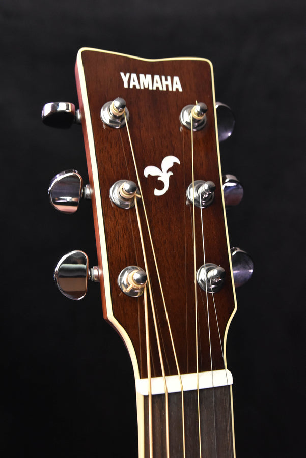 Yamaha acoustic guitar headstock with tuning pegs and fleur-de-lis inlay