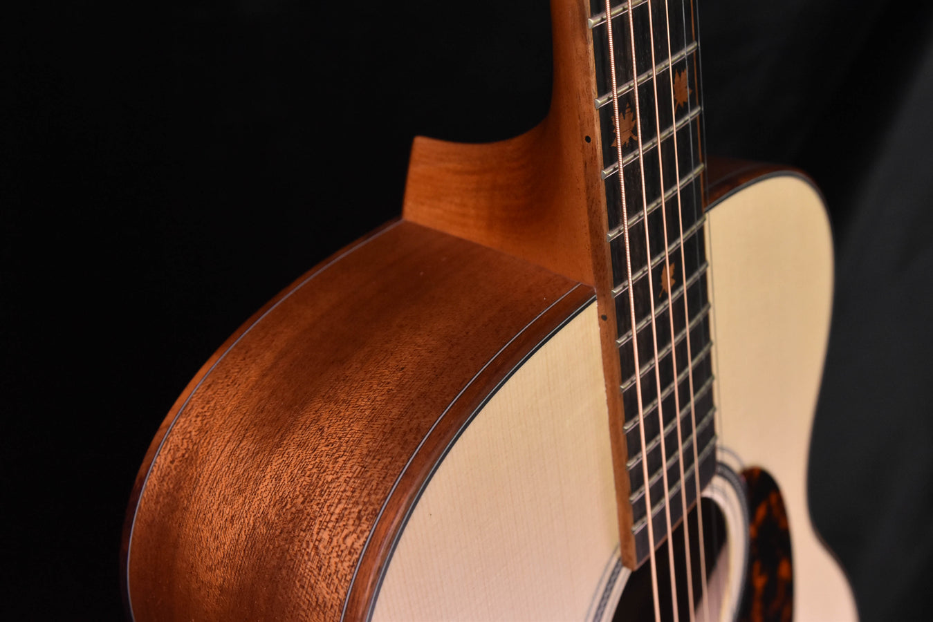 Larrivee OM-03 Mahogany Maple Leaf Special Acoustic Guitar