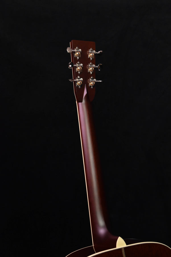 Santa Cruz Custom VA (Vintage Artist) Dreadnought Acoustic Guitar- Adirondack Spruce top, Hide Glue and Adi Braces