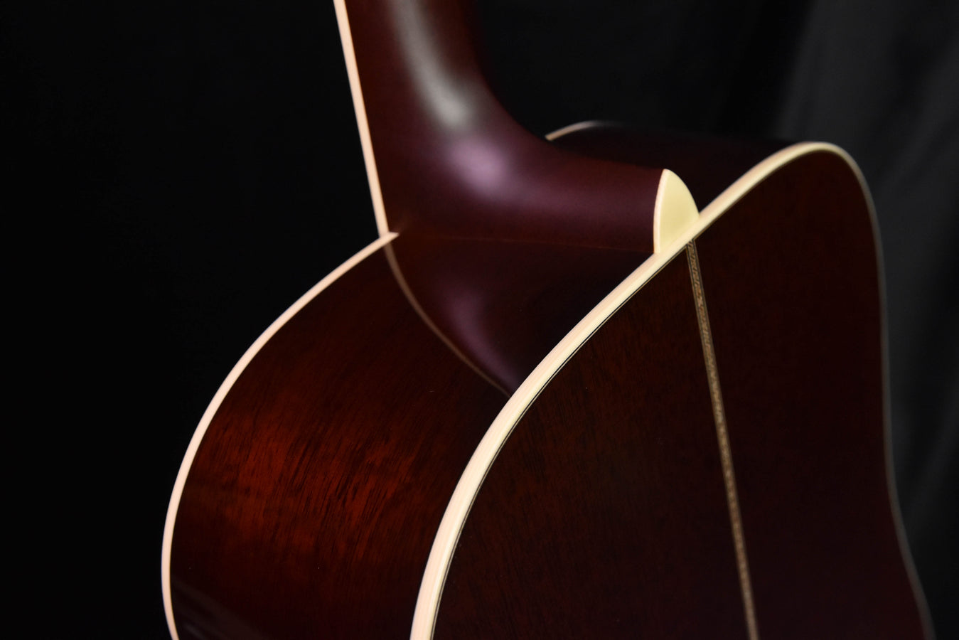 Santa Cruz Custom VA (Vintage Artist) Dreadnought Acoustic Guitar- Adirondack Spruce top, Hide Glue and Adi Braces