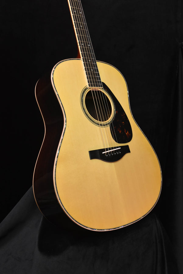 Yamaha LL16RDHC Dreadnought Acoustic Guitar