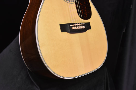 used martin custom shop 0-28 14 fret adi top- 2009 build. excellent condition acoustic guitar