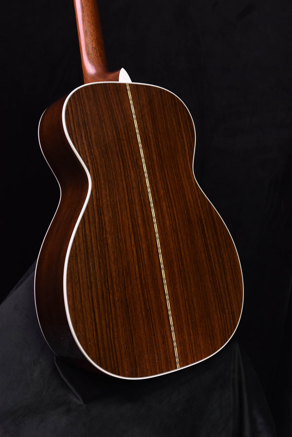 Used Martin Custom Shop 0-28 14 Fret Adi Top- 2009 Build. Excellent Condition Acoustic Guitar