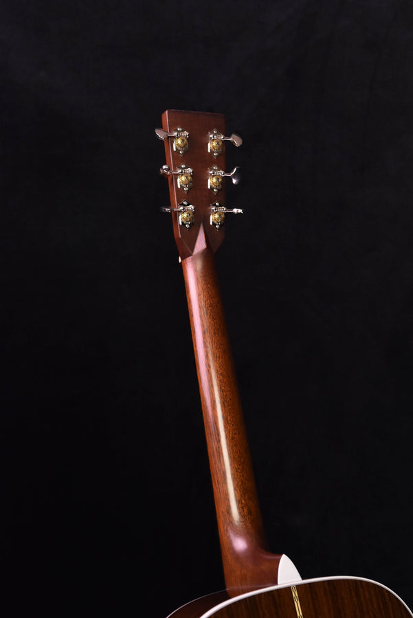 Used Martin Custom Shop 0-28 14 Fret Adi Top- 2009 Build. Excellent Condition Acoustic Guitar