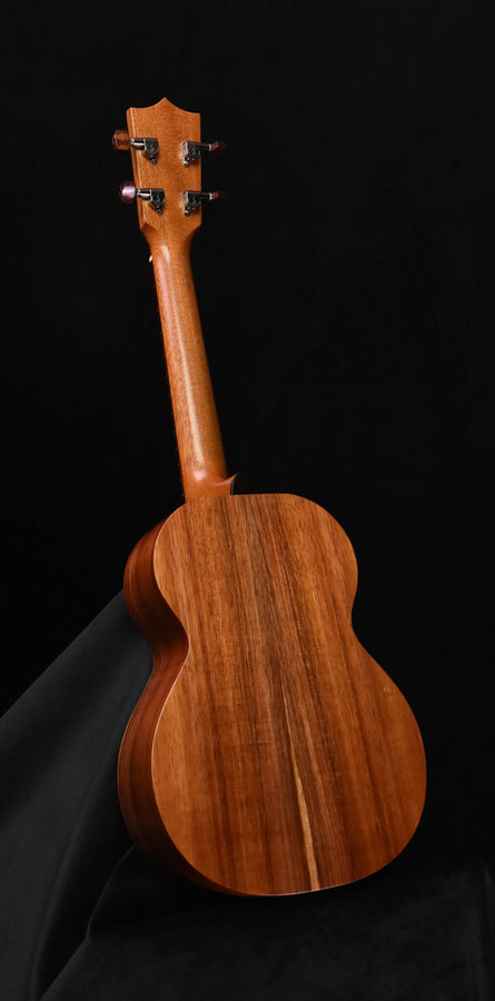 Kamaka HF-3 Tenor Ukulele, naturfarbenes Holz mit geschwungenem Korpus