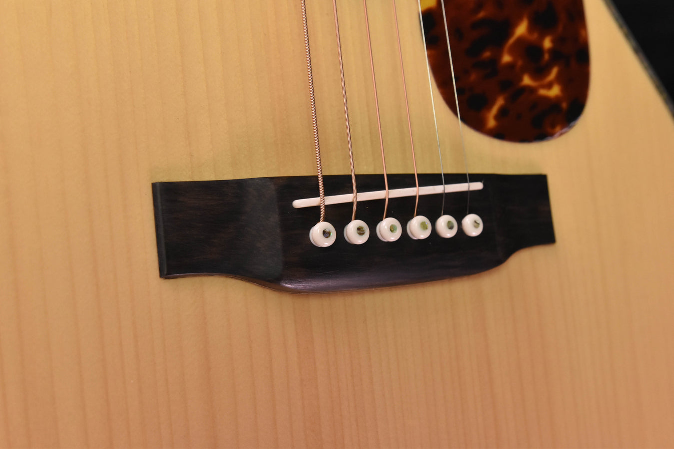 Recording King RO-342 Tonewood Elite 000 Guitar with hardshell case