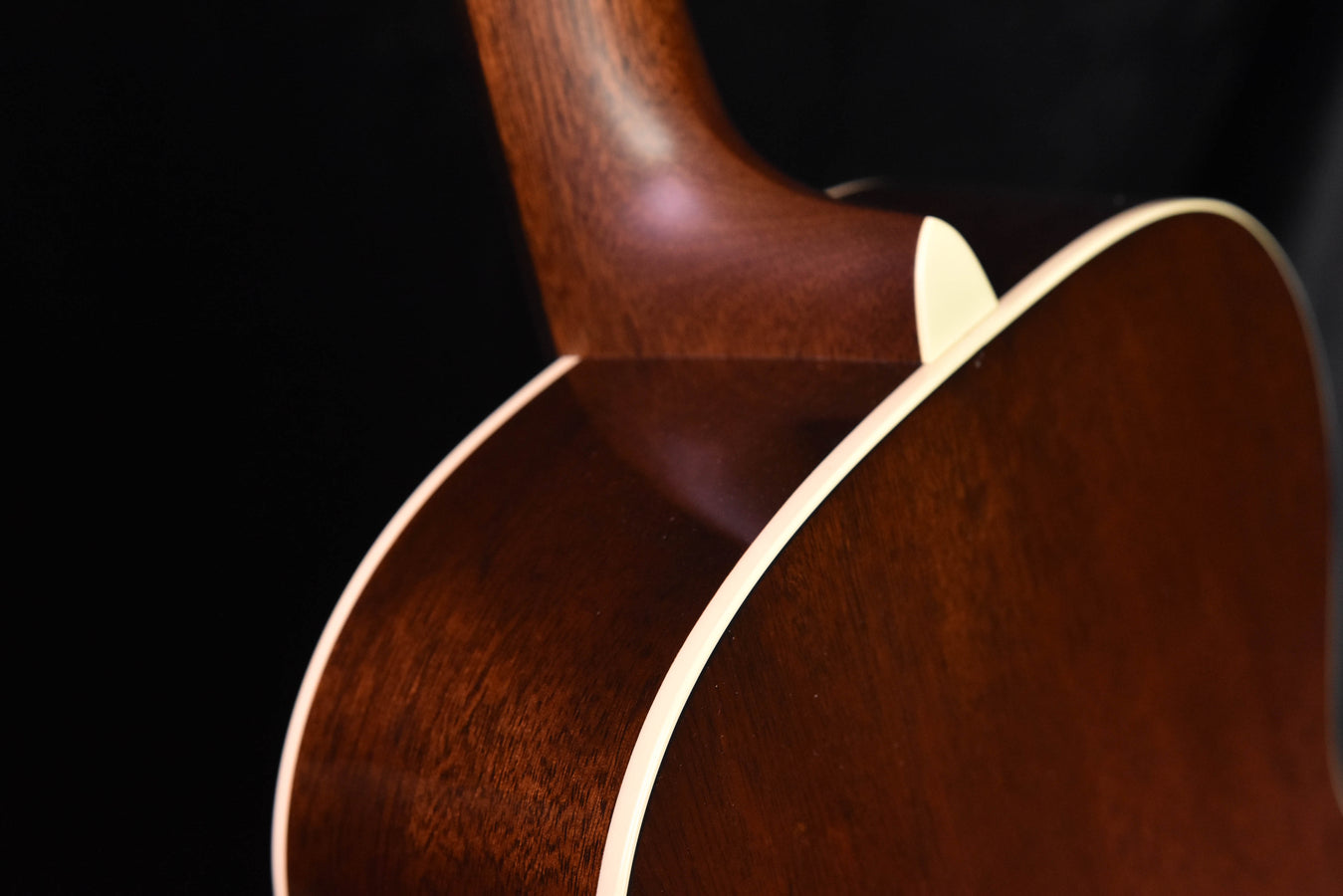 Martin CEO-7 14 Fret 00 Body Adirondack Spruce top Acoustic Guitar