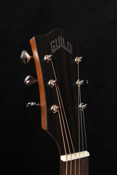 guild om-320 acoustic guitar