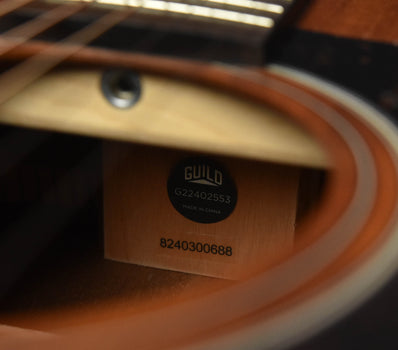 guild om-320 acoustic guitar