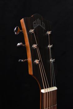 guild om-340 acoustic guitar