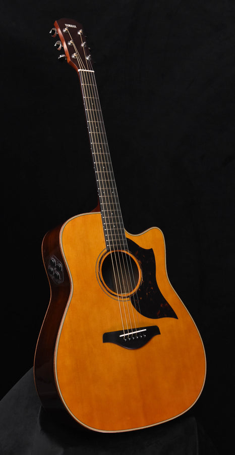 Acoustic-electric guitar, sunburst finish, soundhole and bridge