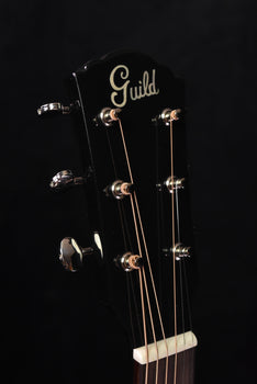 guild ds-240e memoir series slope shoulder dreadnought acoustic guitar w/ tone boss pickup