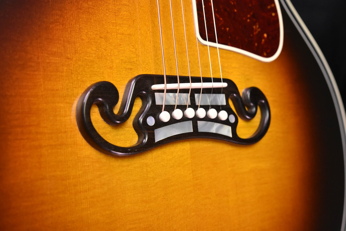 Gibson SJ-200 Western Classic Jumbo Acoustic Guitar