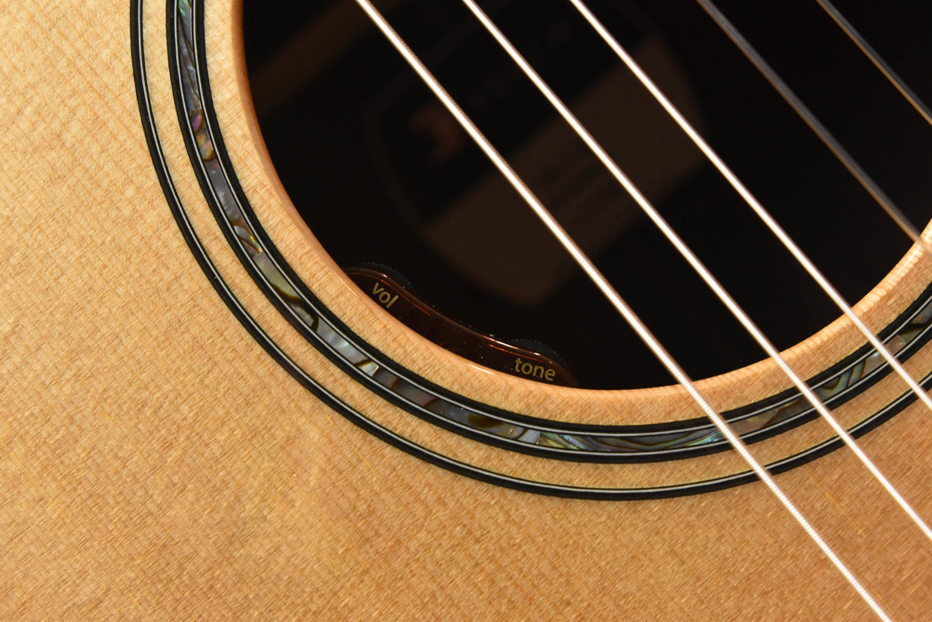 Furch GNc4-SR EAS Grand Nylon Guitar Spruce Top/ Indian Rosewood Nylon String Crossover  Acoustic Guitar