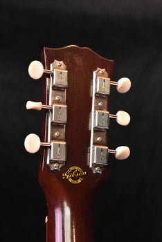 gibson headstock back, chrome tuners and 'gibson custom shop' logo