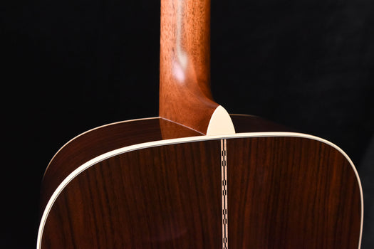 martin d-28 dreadnought acoustic guitar (gloss)