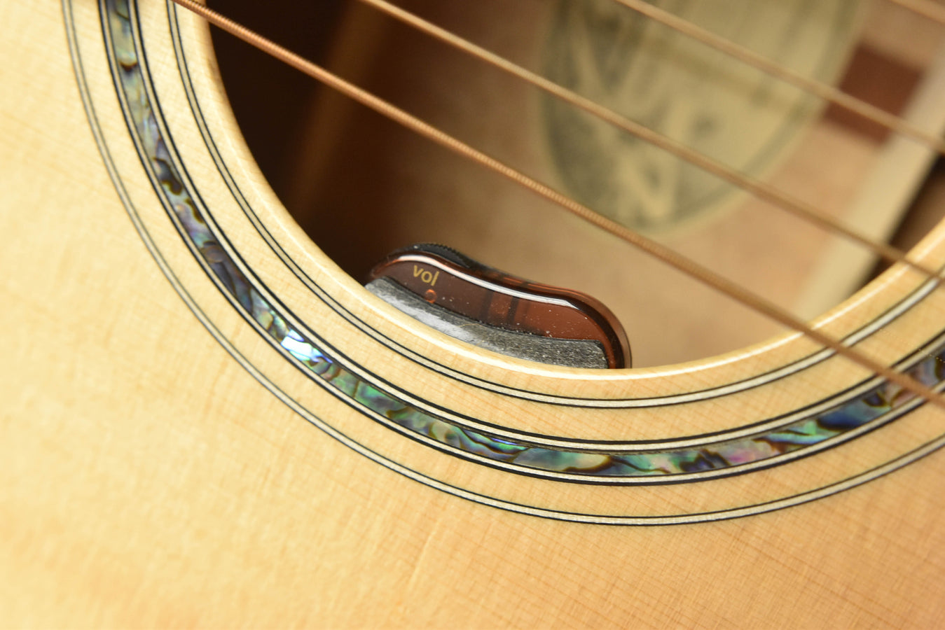 Used Larrivee L-09 Silver Oak/ Moon Spruce Acoustic Guitar