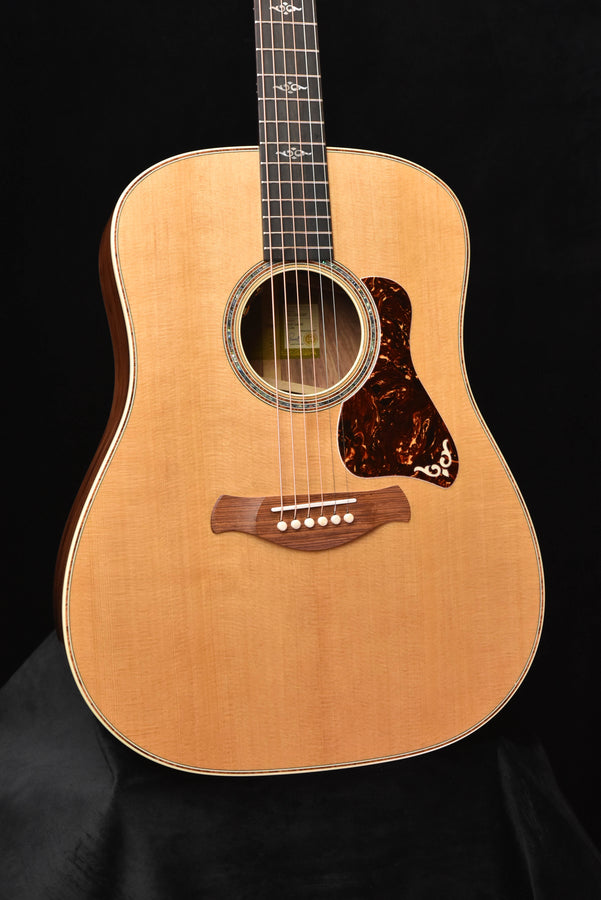Taylor Gold Label 810E Honduran Rosewood and Torrefied Sitka Spruce Acoustic Guitar (Copy)