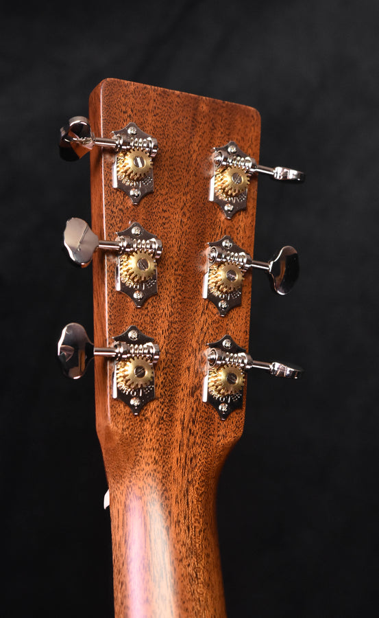 Acoustic guitar headstock with six tuning machines, metal buttons