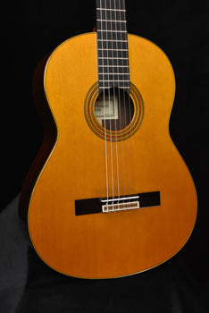 yamaha gc32c cedar top classical guitar