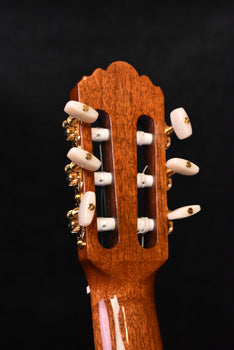 yamaha gc32c cedar top classical guitar