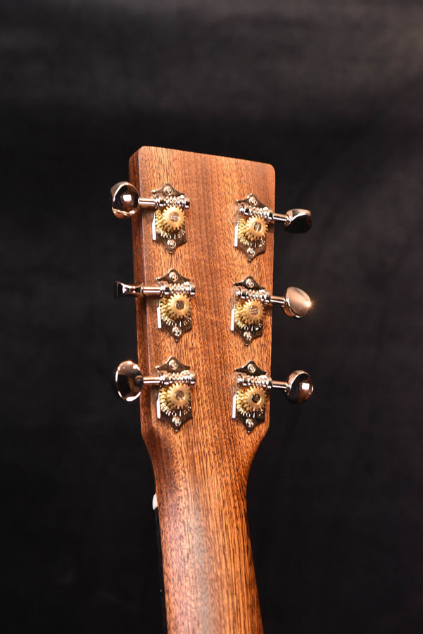 Acoustic/electric guitar headstock with 6 tuning pegs and tuning hardware